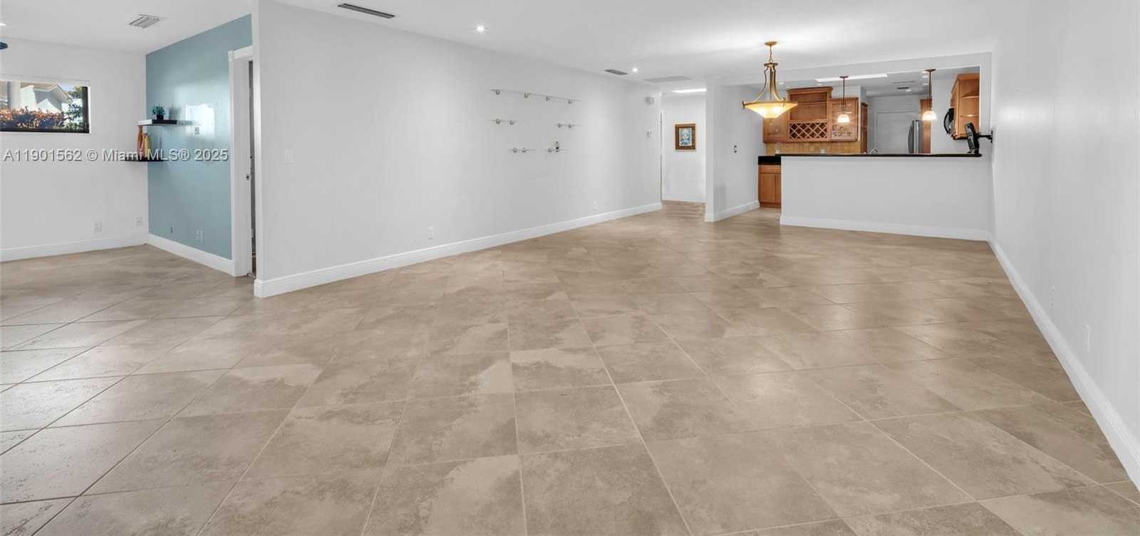 Small Image of 201 DUNWOODY LN #17-87, Hollywood Number 10