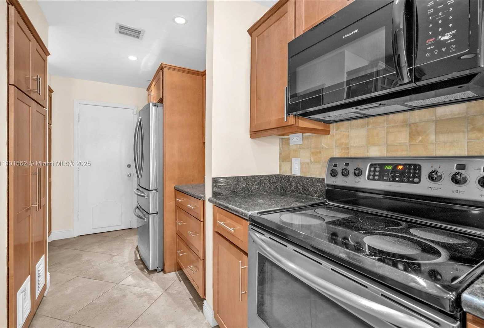 Small Image of 201 DUNWOODY LN #17-87, Hollywood Number 16