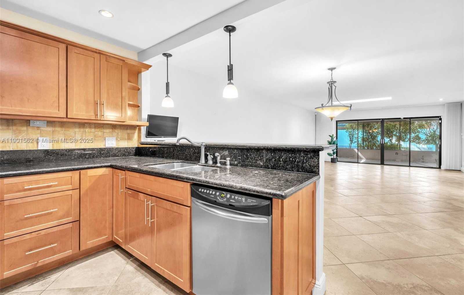 Small Image of 201 DUNWOODY LN #17-87, Hollywood Number 18