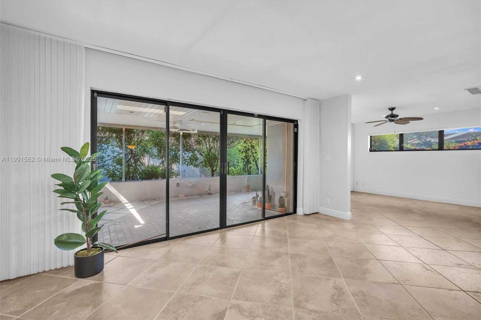 Small Image of 201 DUNWOODY LN #17-87, Hollywood Number 21