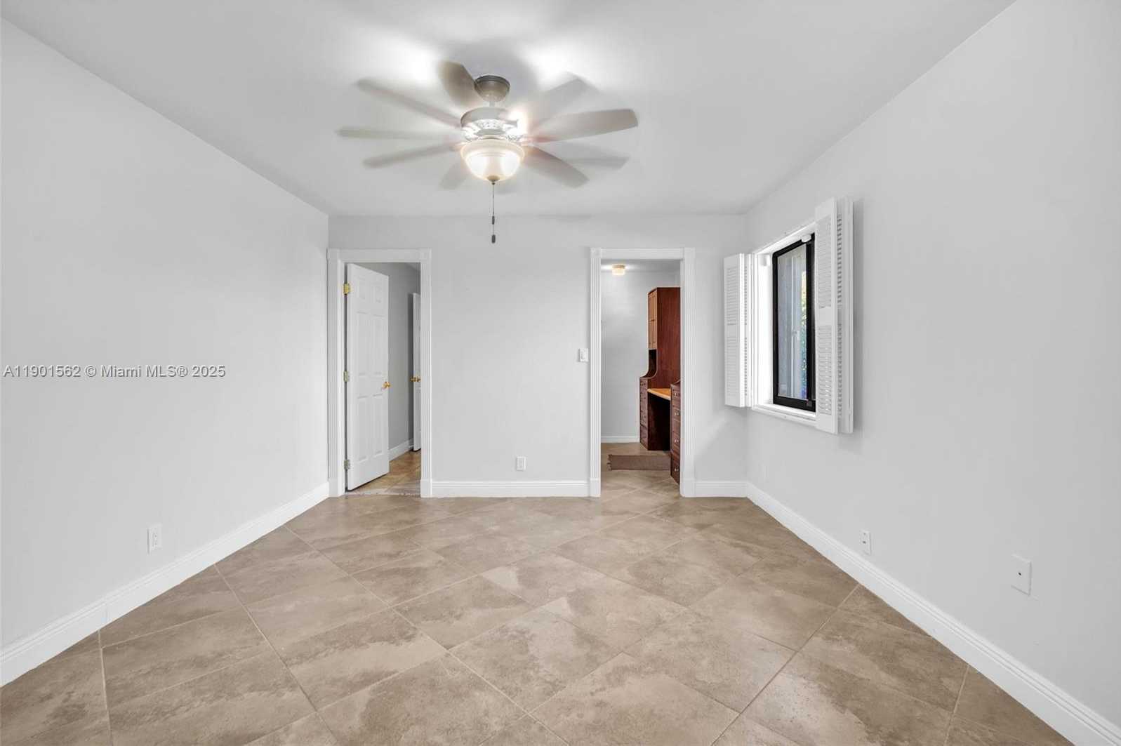 Small Image of 201 DUNWOODY LN #17-87, Hollywood Number 22