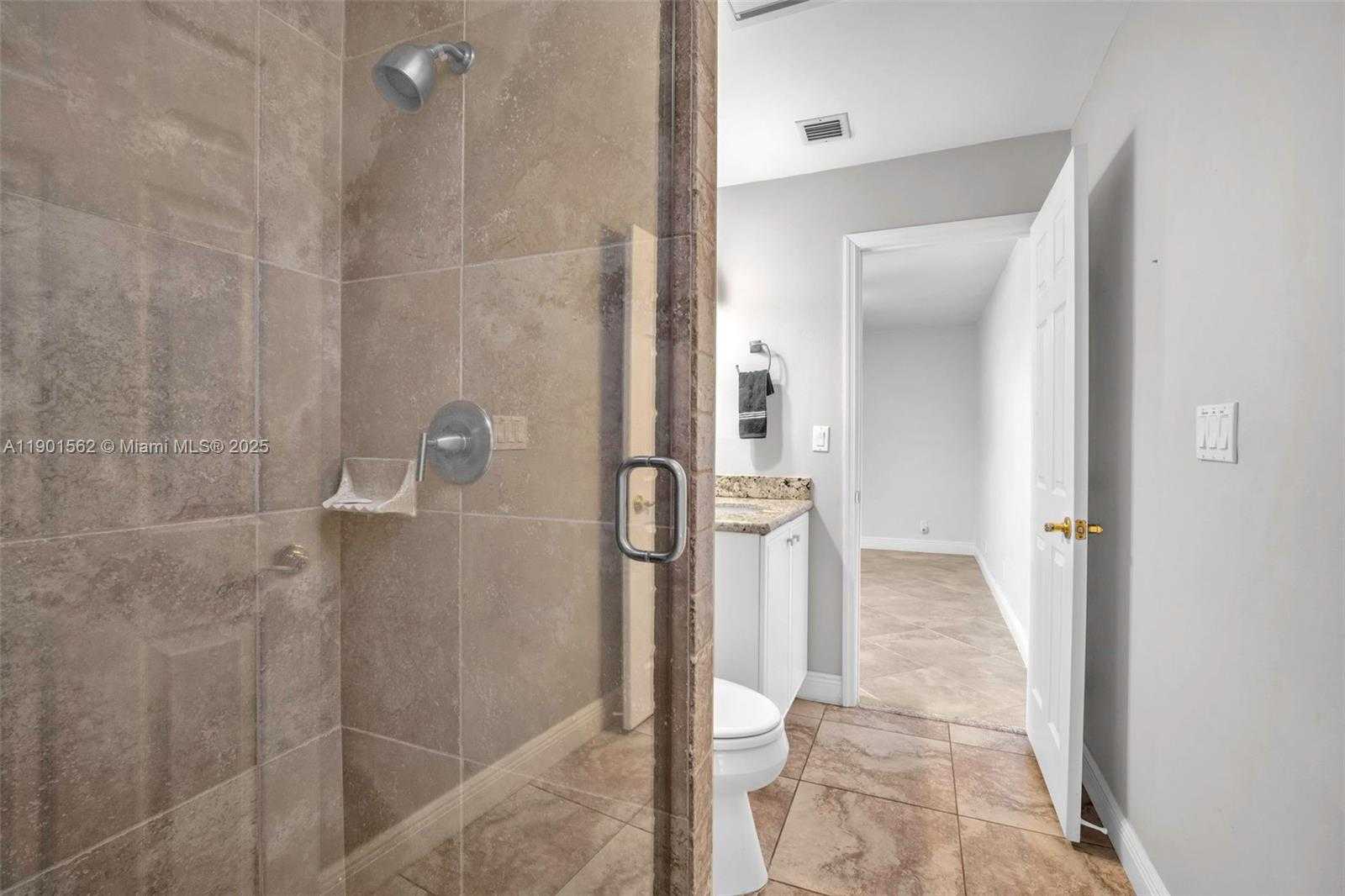 Small Image of 201 DUNWOODY LN #17-87, Hollywood Number 25