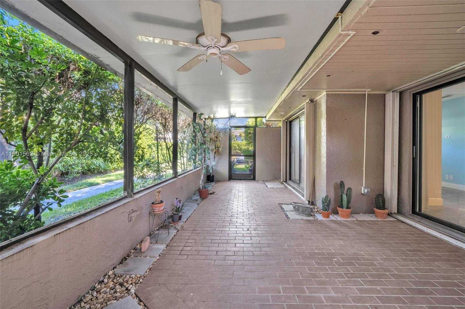 Small Image of 201 DUNWOODY LN #17-87, Hollywood Number 33