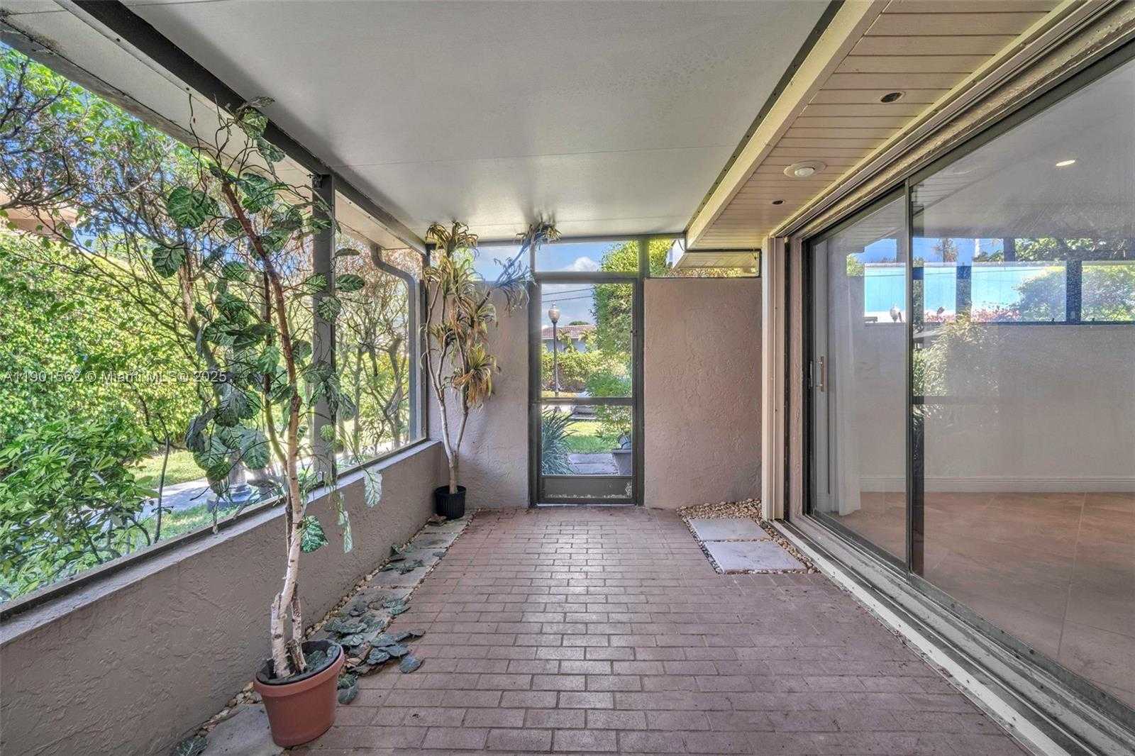 Small Image of 201 DUNWOODY LN #17-87, Hollywood Number 34