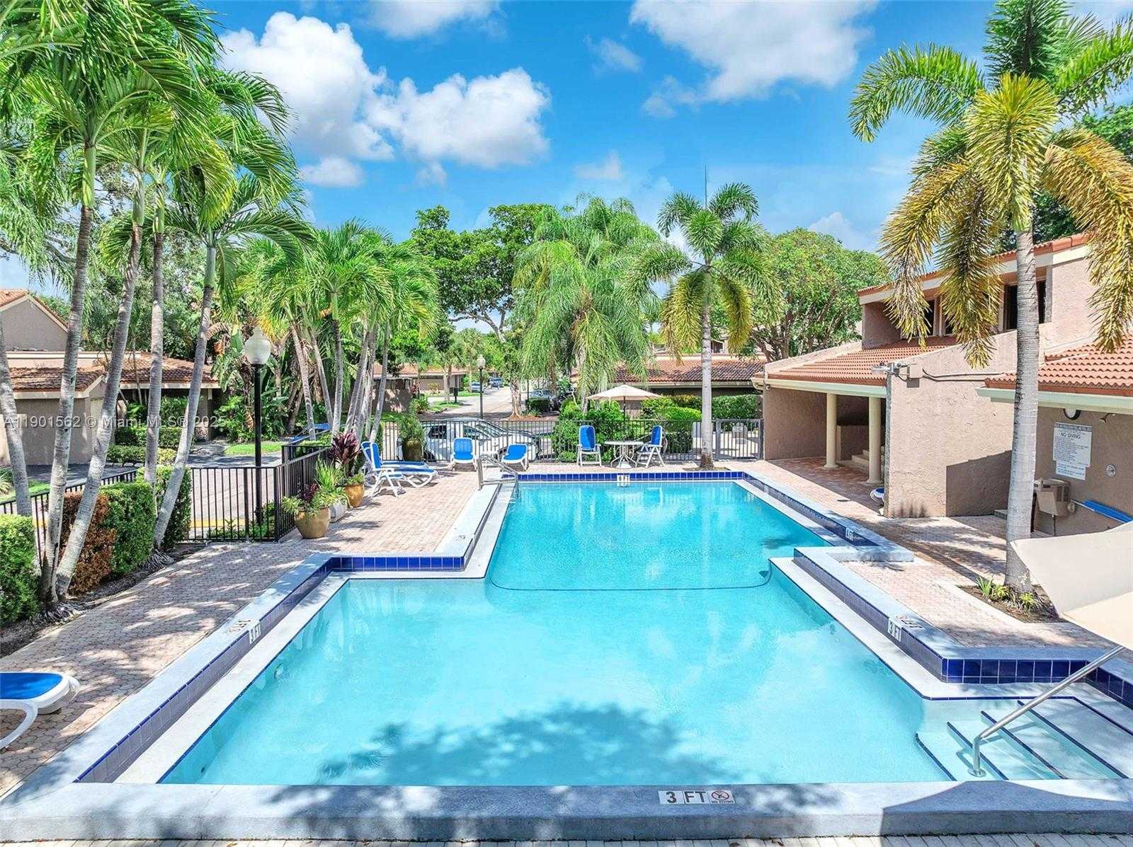 Small Image of 201 DUNWOODY LN #17-87, Hollywood Number 35