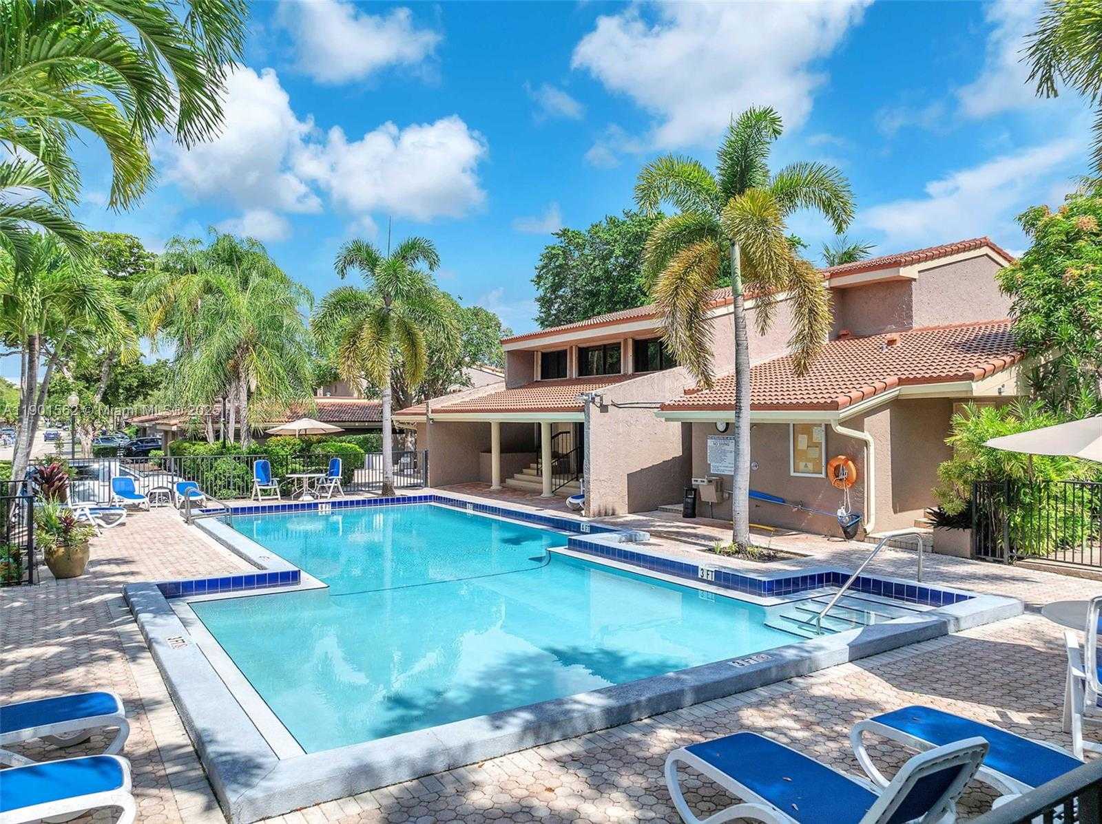 Small Image of 201 DUNWOODY LN #17-87, Hollywood Number 36