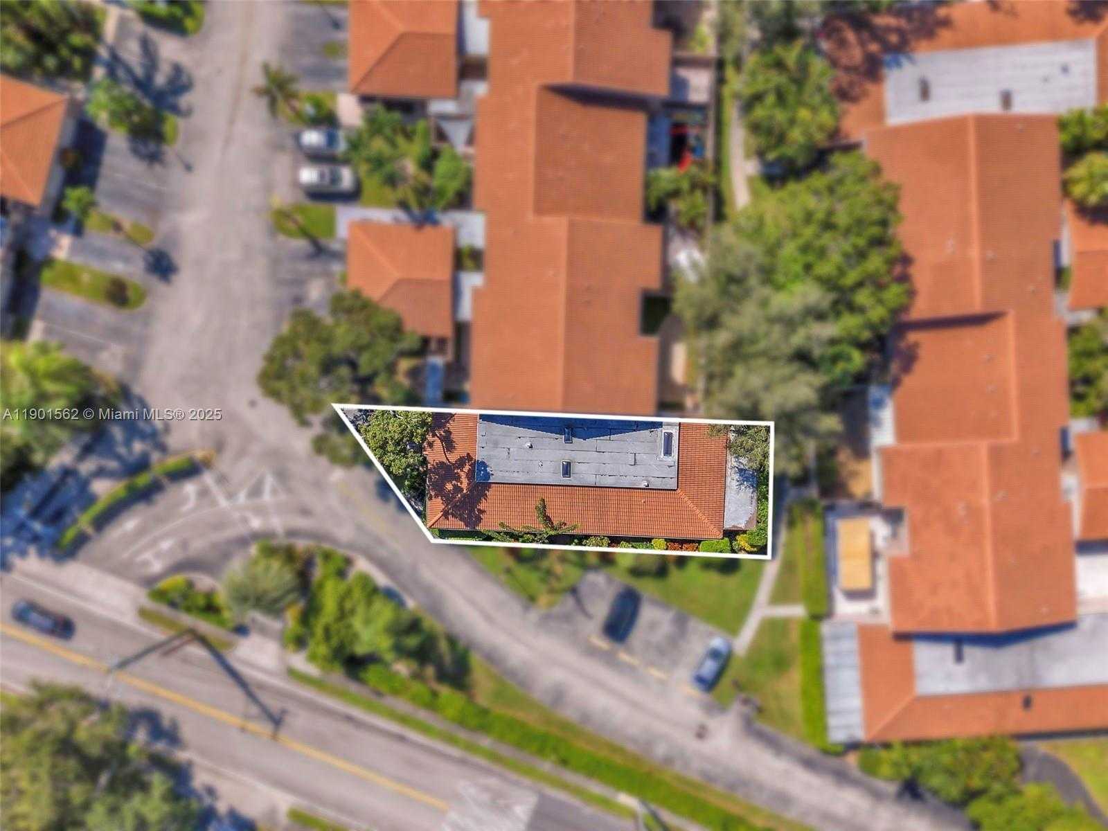 Small Image of 201 DUNWOODY LN #17-87, Hollywood Number 37