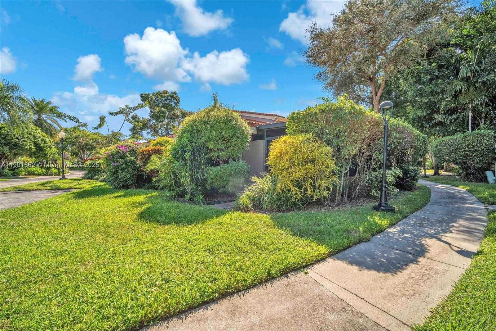 Small Image of 201 DUNWOODY LN #17-87, Hollywood Number 8