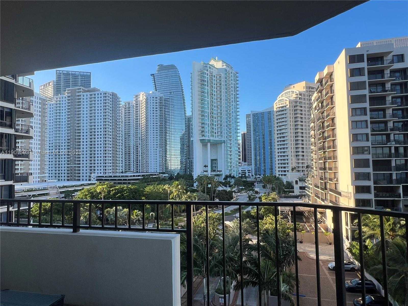Small Image of 520 BRICKELL KEY DR #A900, Miami Number 2
