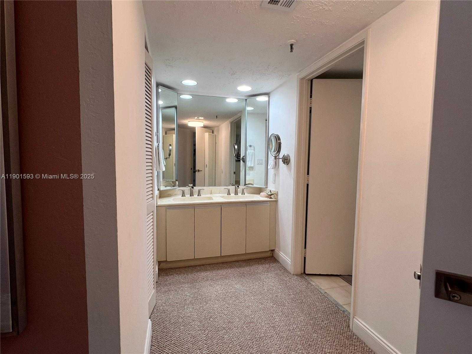 Small Image of 520 BRICKELL KEY DR #A900, Miami Number 24