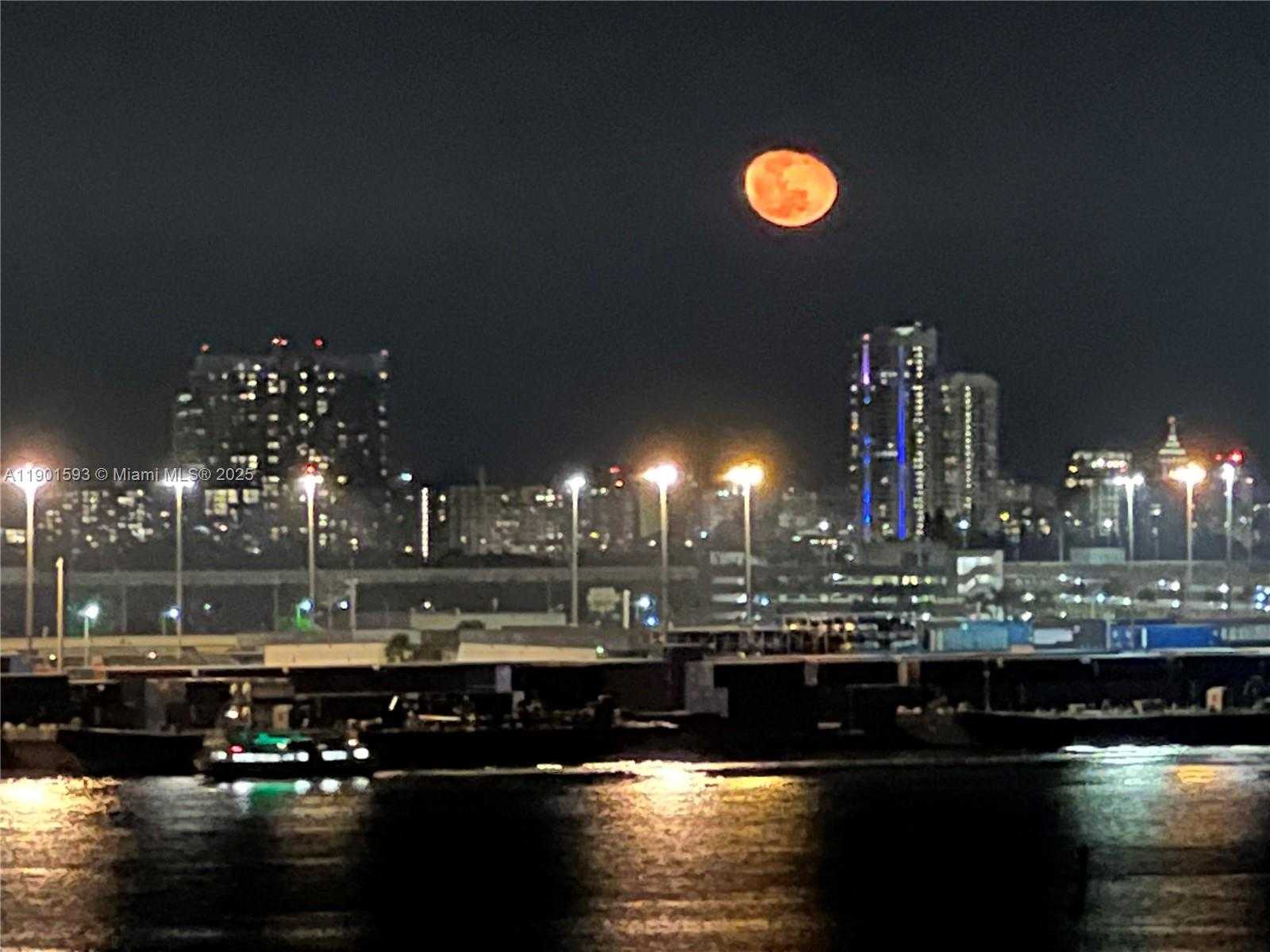 Small Image of 520 BRICKELL KEY DR #A900, Miami Number 3