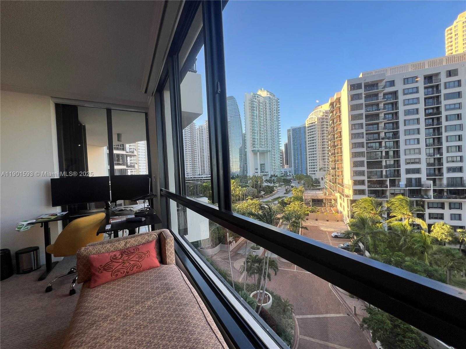 Small Image of 520 BRICKELL KEY DR #A900, Miami Number 39