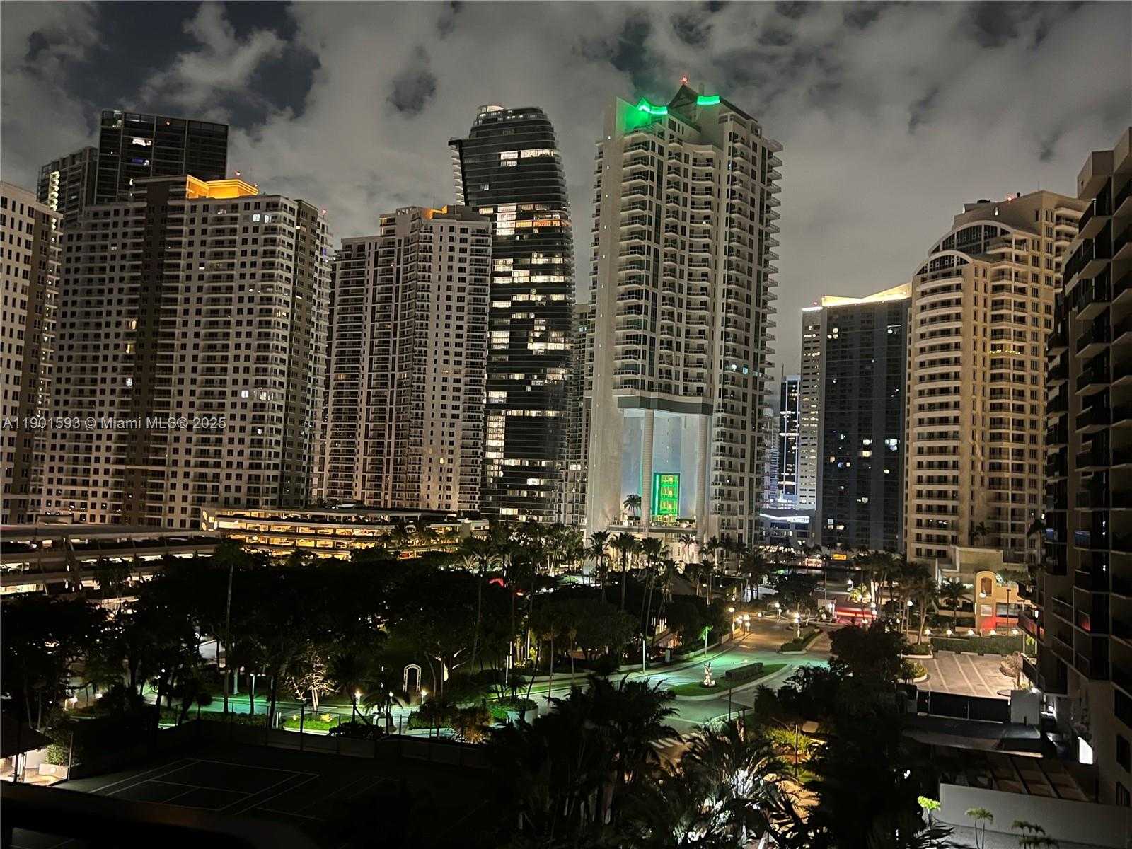 Small Image of 520 BRICKELL KEY DR #A900, Miami Number 42