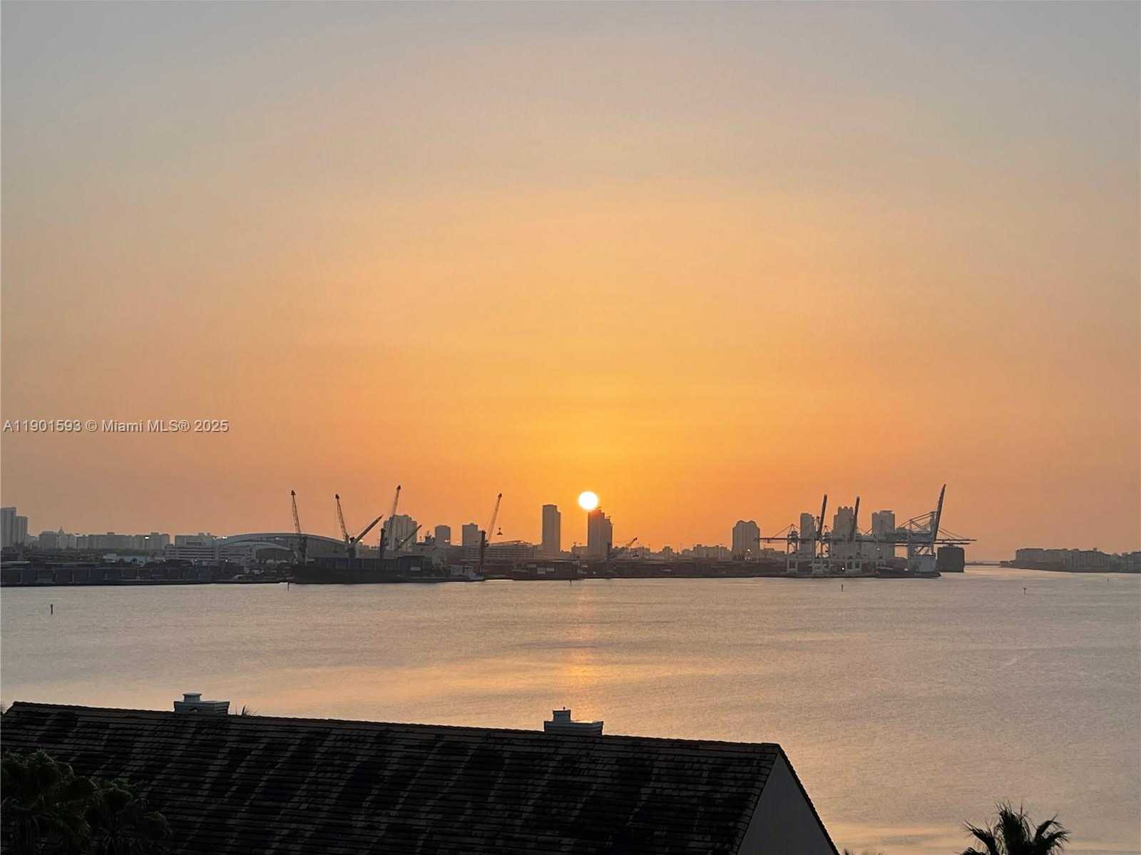 Small Image of 520 BRICKELL KEY DR #A900, Miami Number 44