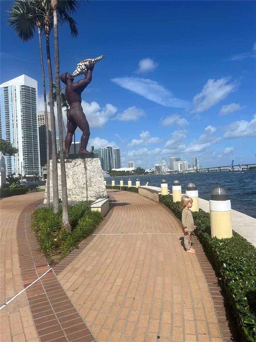 Small Image of 520 BRICKELL KEY DR #A900, Miami Number 49