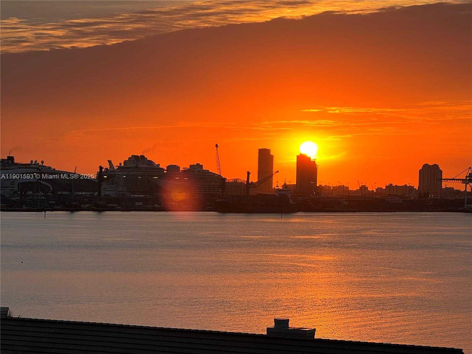 Small Image of 520 BRICKELL KEY DR #A900, Miami Number 53