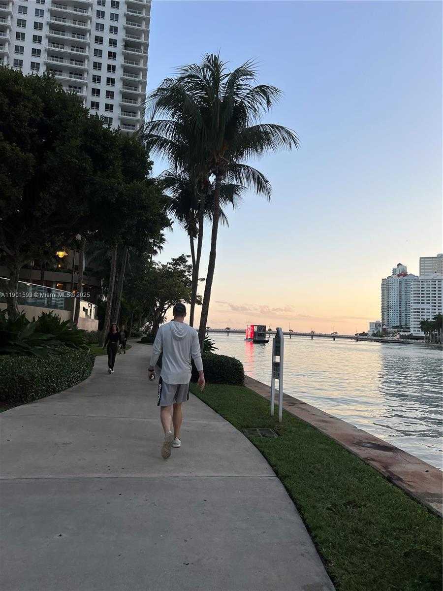 Small Image of 520 BRICKELL KEY DR #A900, Miami Number 55