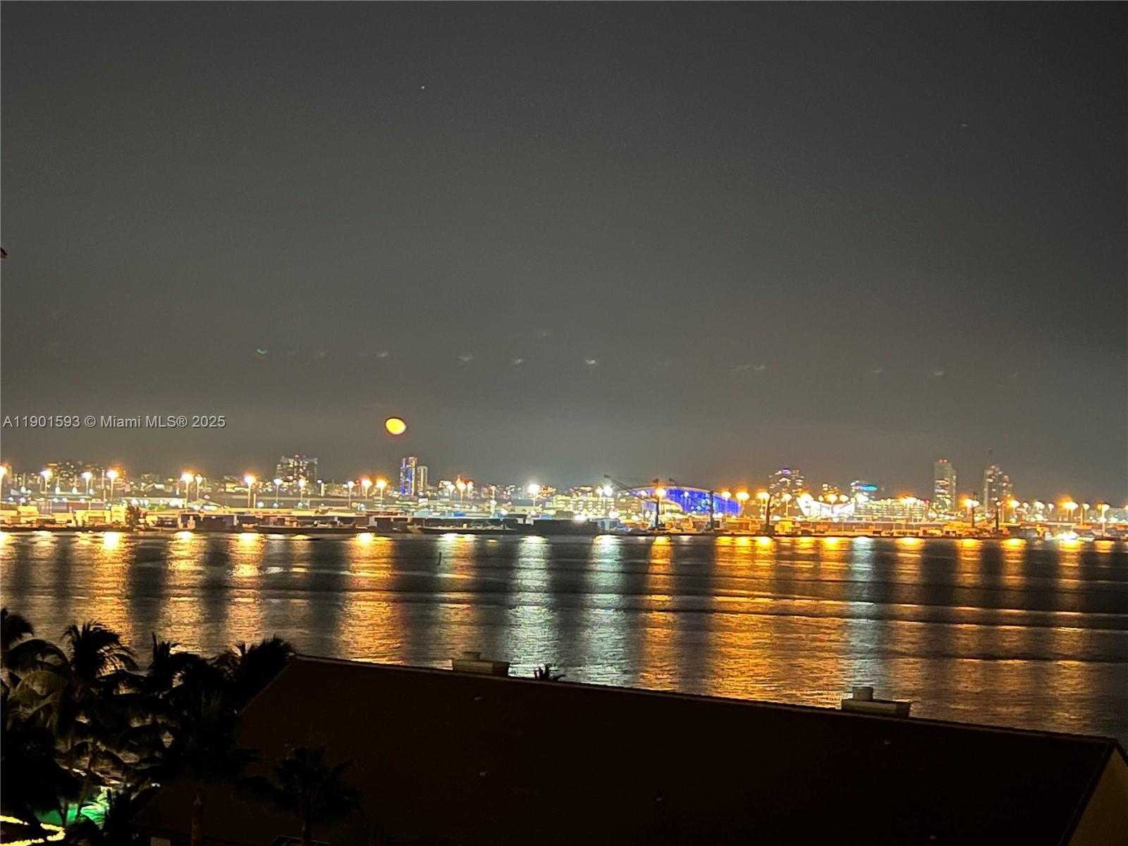 Small Image of 520 BRICKELL KEY DR #A900, Miami Number 56