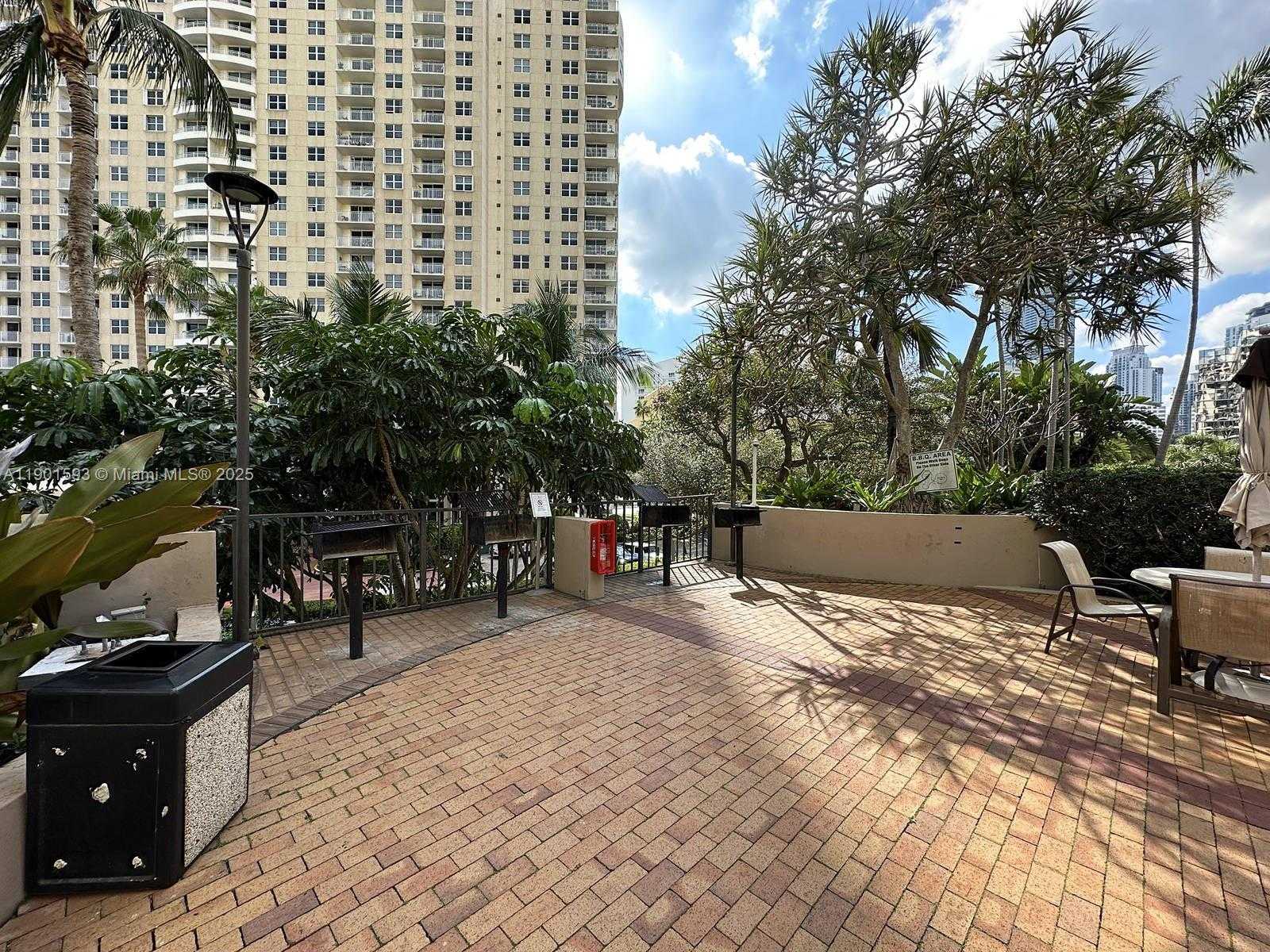 Small Image of 520 BRICKELL KEY DR #A900, Miami Number 57