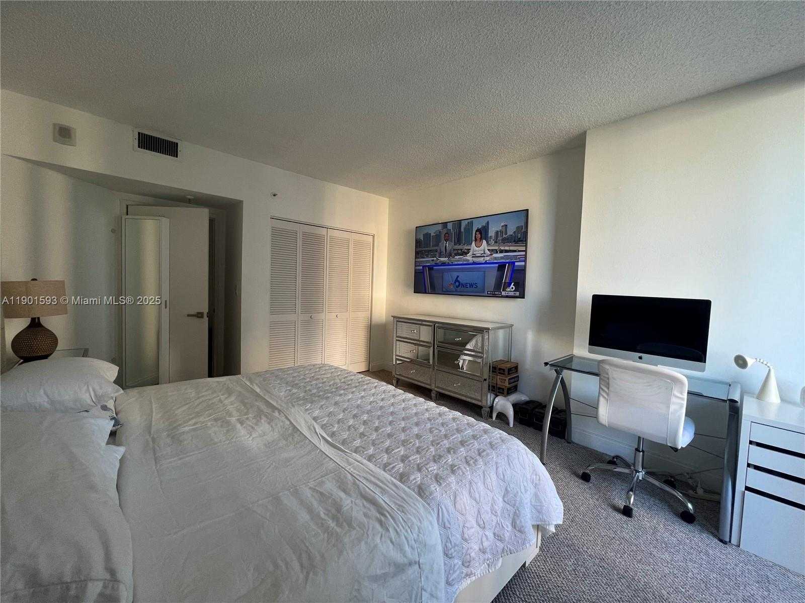 Small Image of 520 BRICKELL KEY DR #A900, Miami Number 8