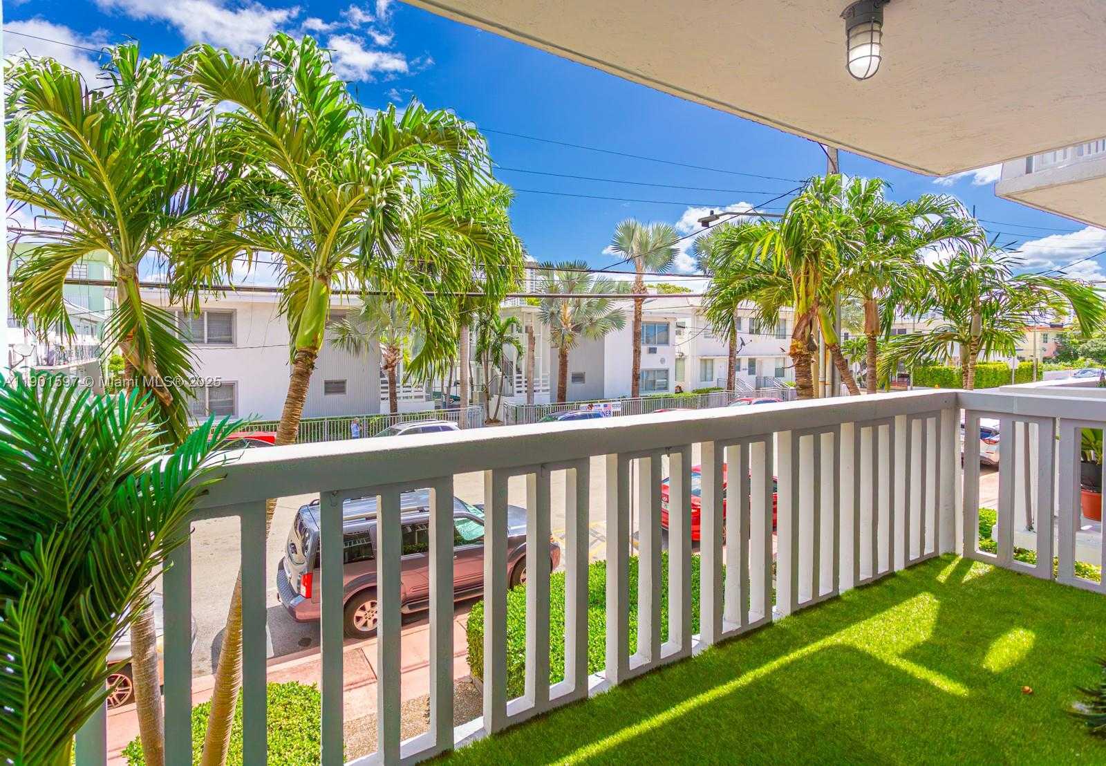 Small Image of 7620 CARLYLE AVE #205, Miami Beach Number 1