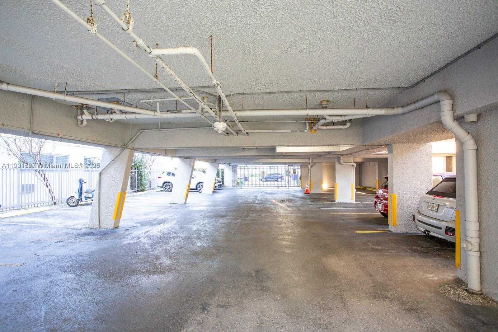 Small Image of 7620 CARLYLE AVE #205, Miami Beach Number 12