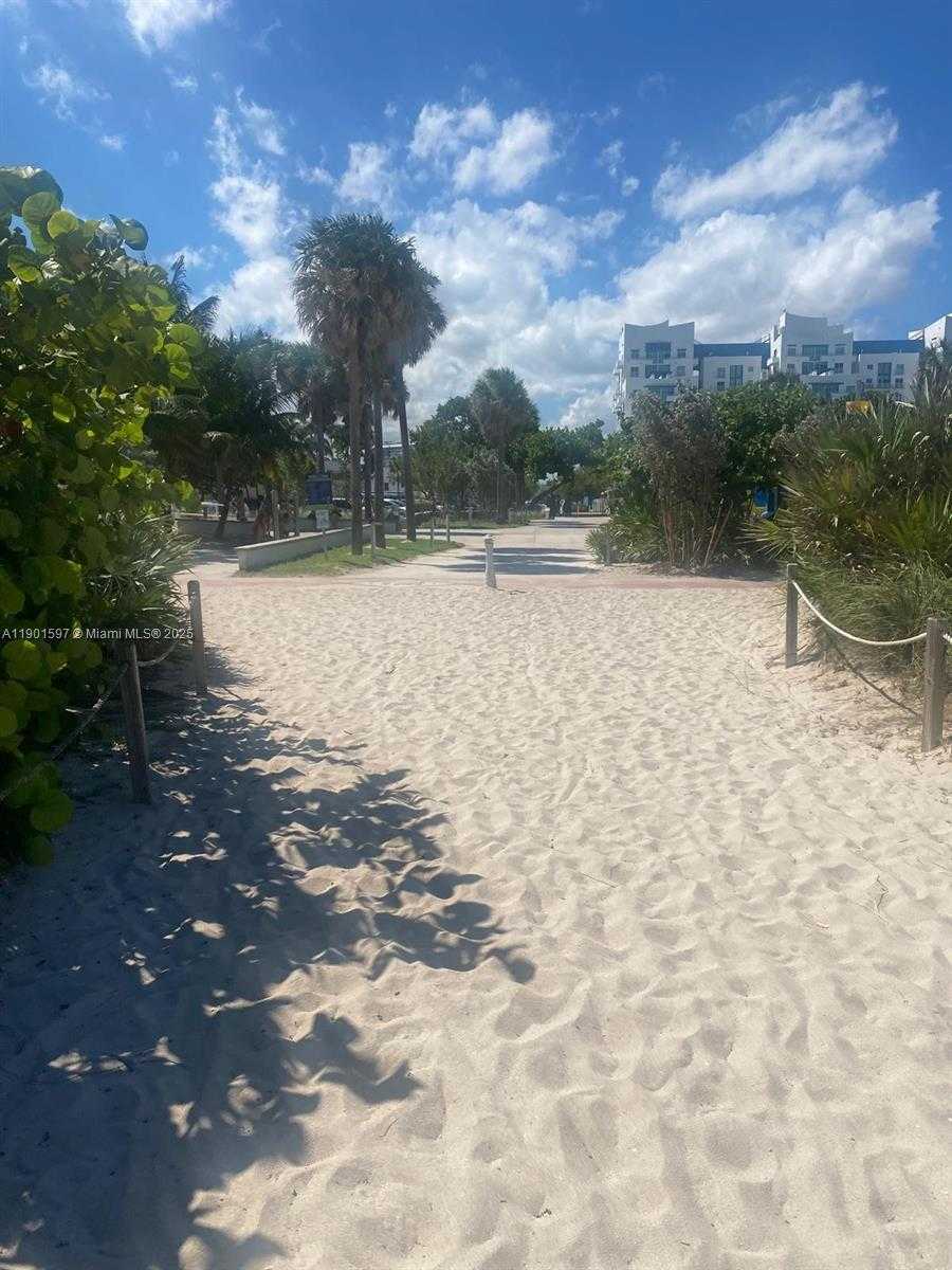 Small Image of 7620 CARLYLE AVE #205, Miami Beach Number 15