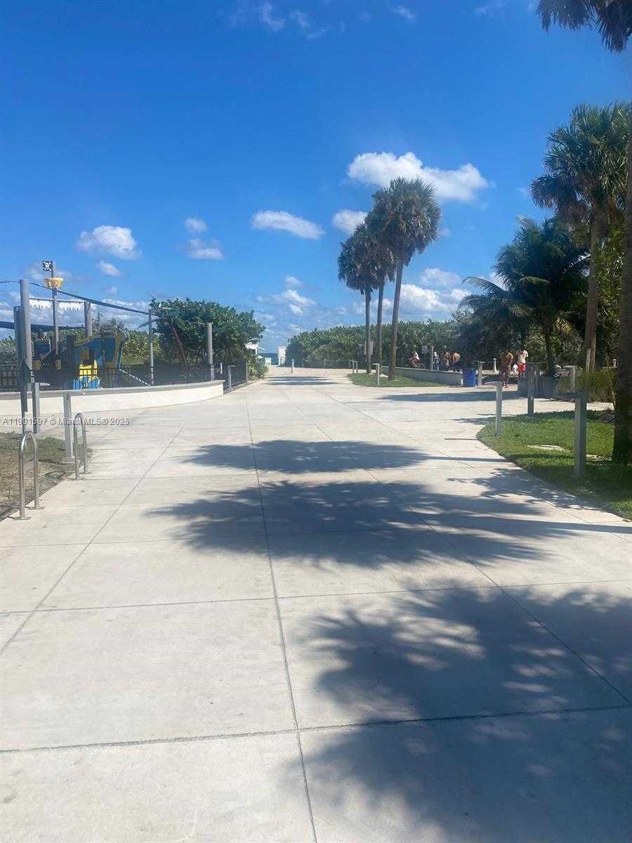 Small Image of 7620 CARLYLE AVE #205, Miami Beach Number 16