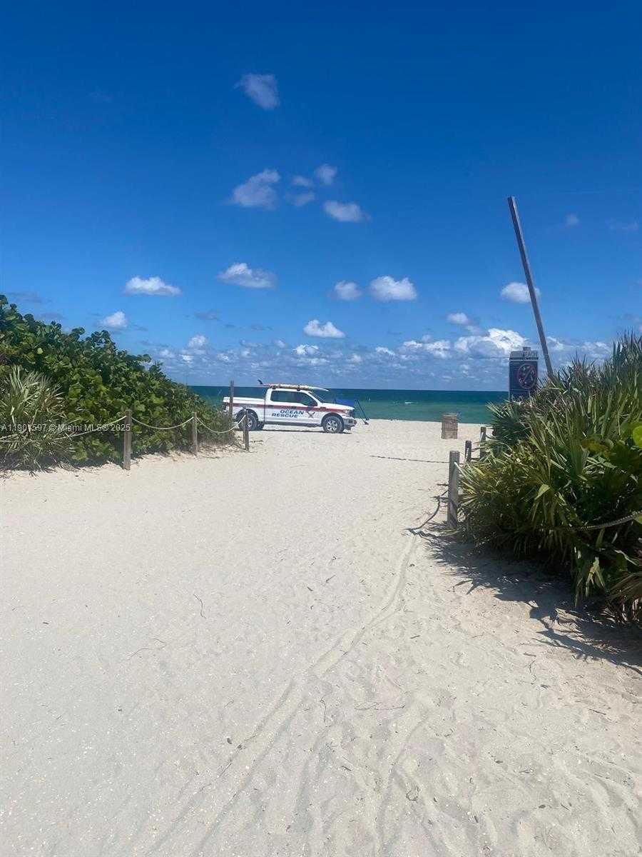 Small Image of 7620 CARLYLE AVE #205, Miami Beach Number 18