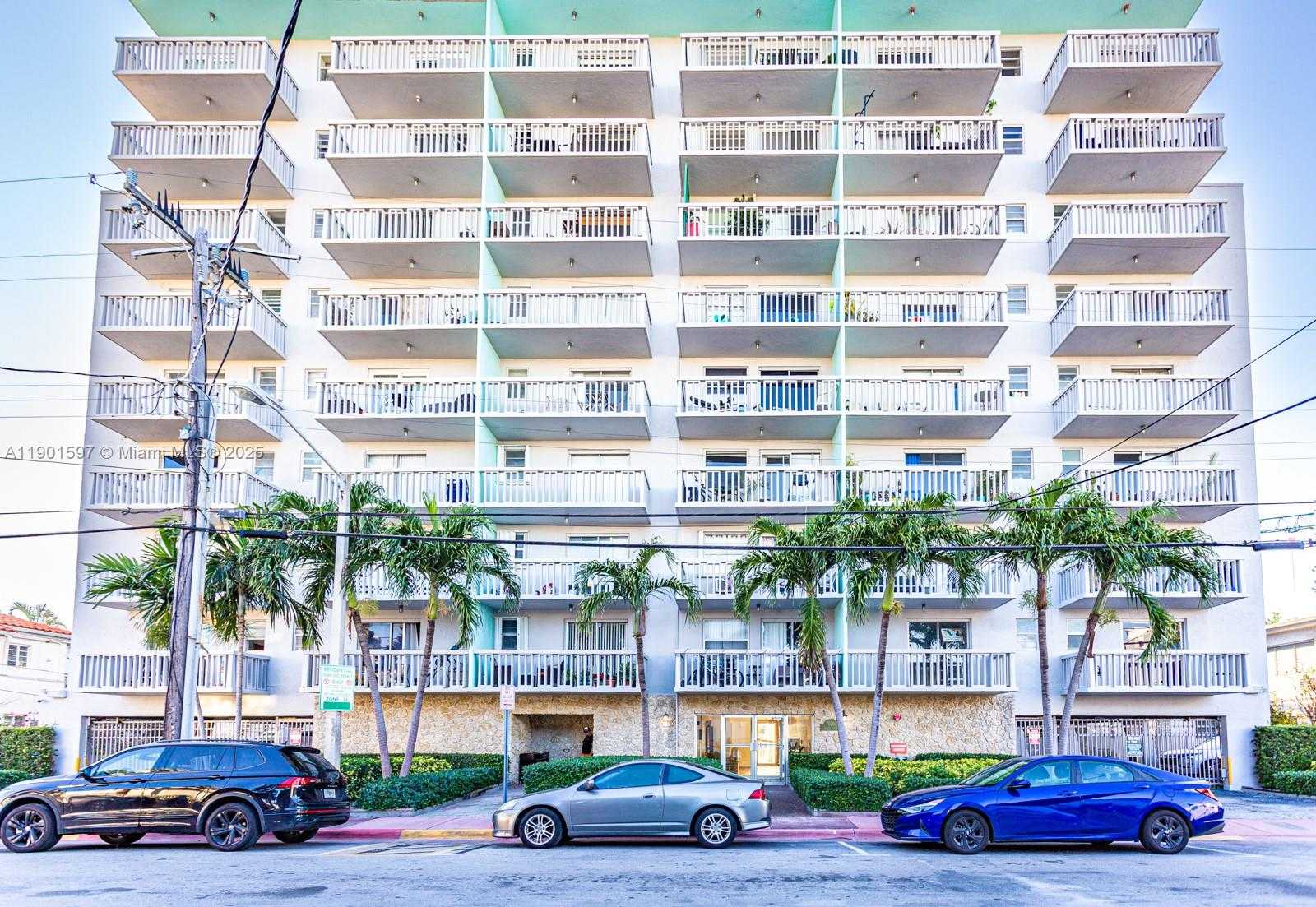 Small Image of 7620 CARLYLE AVE #205, Miami Beach Number 3