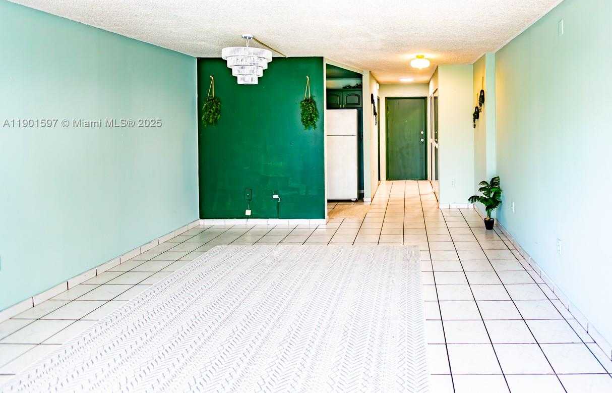 Small Image of 7620 CARLYLE AVE #205, Miami Beach Number 4