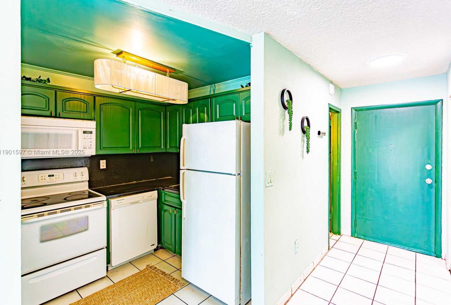 Small Image of 7620 CARLYLE AVE #205, Miami Beach Number 5