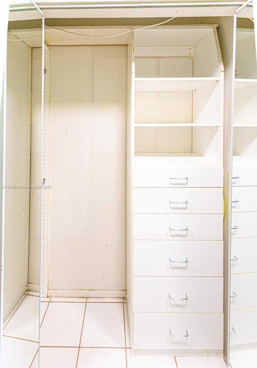 Small Image of 7620 CARLYLE AVE #205, Miami Beach Number 9