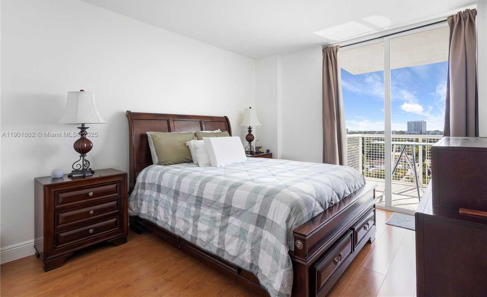 Small Image of 900 SOUTH WEST 8TH ST #1009, Miami Number 15