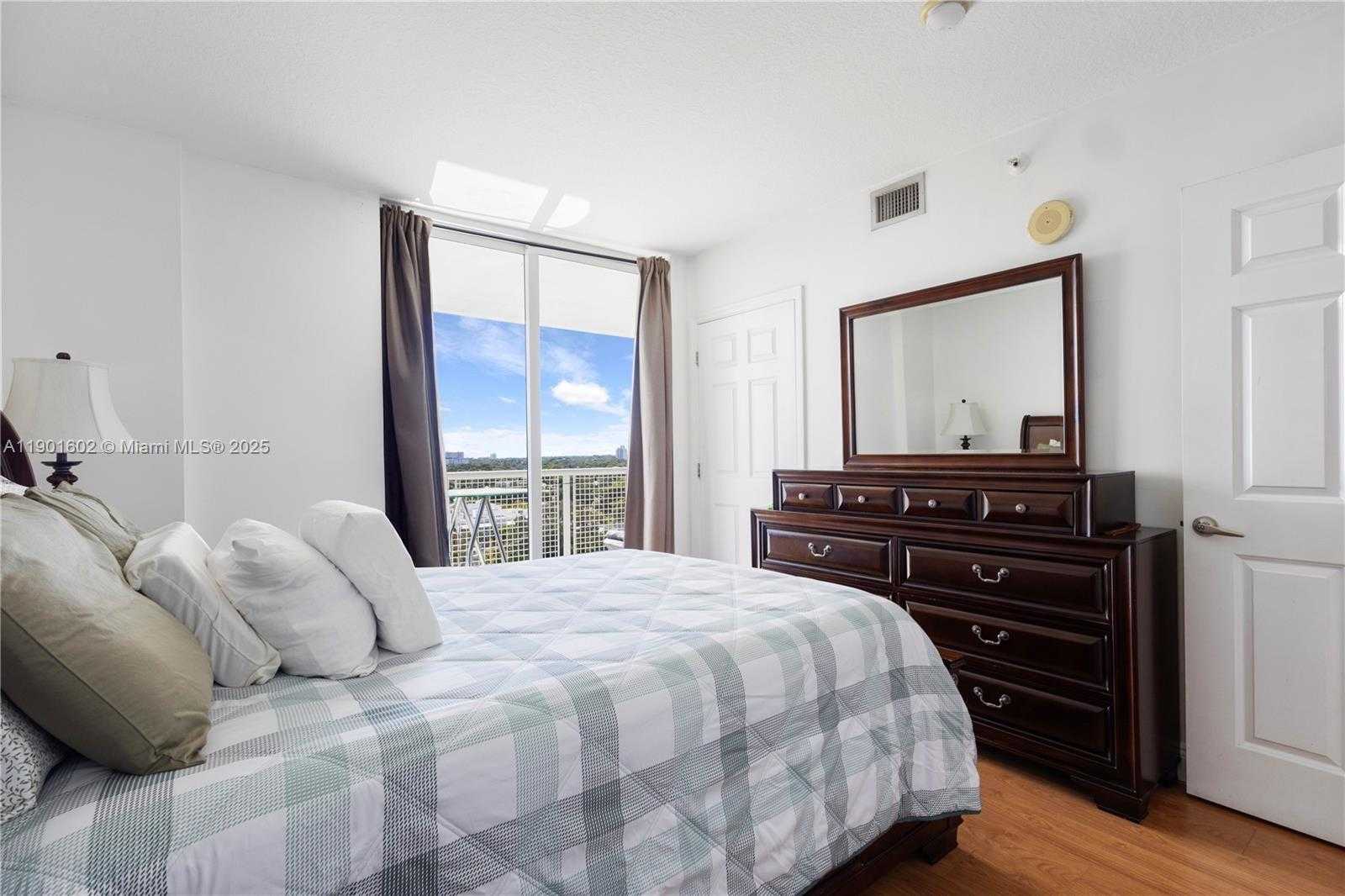 Small Image of 900 SOUTH WEST 8TH ST #1009, Miami Number 17