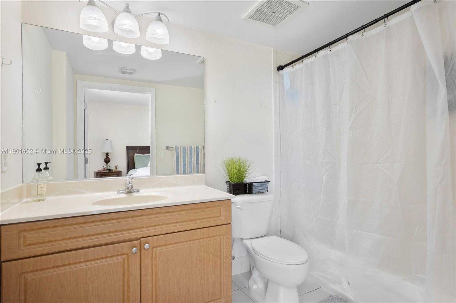 Small Image of 900 SOUTH WEST 8TH ST #1009, Miami Number 18