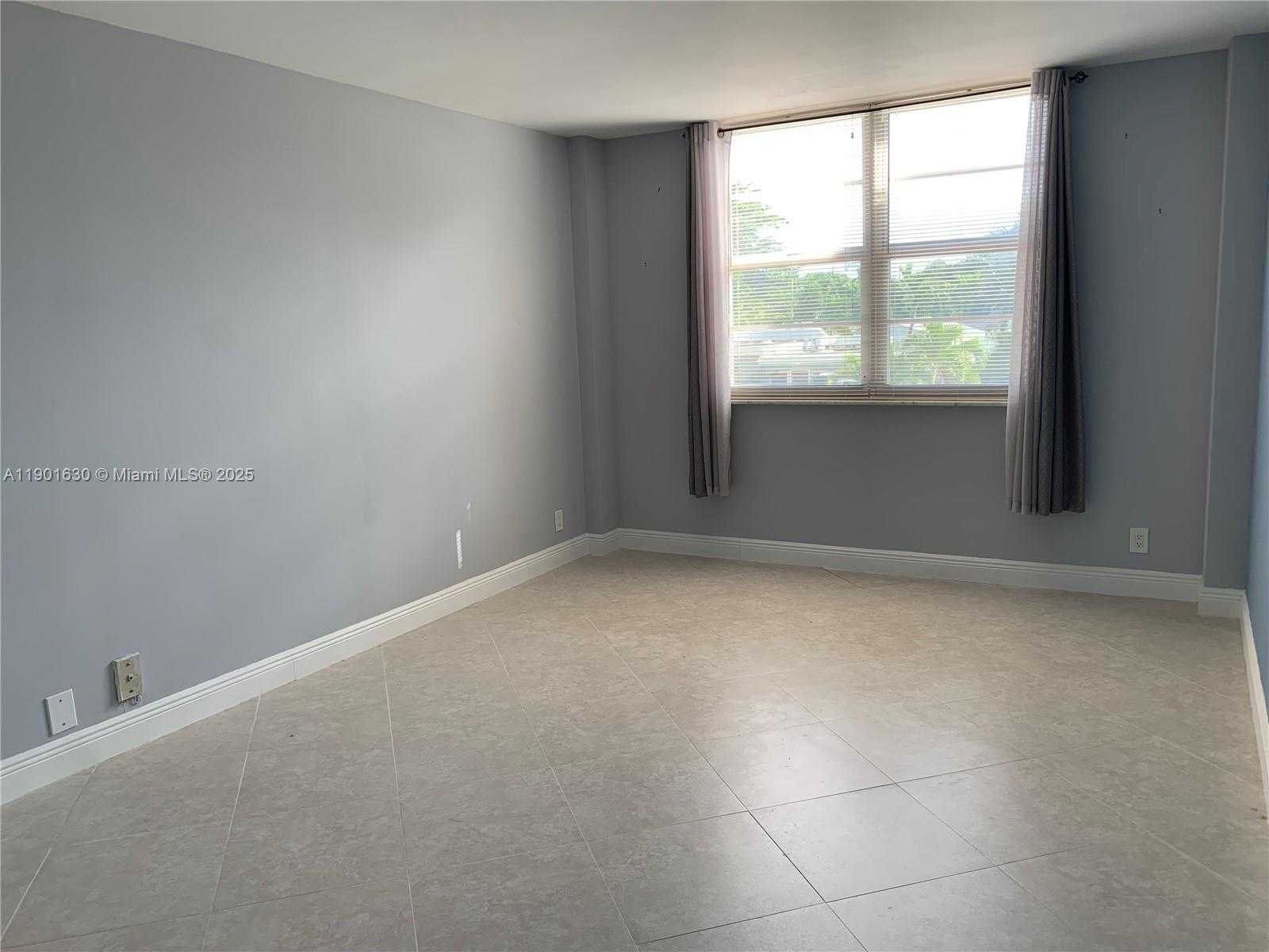 Small Image of 1455 NORTH TREASURE DR #2M, North Bay Village Number 10