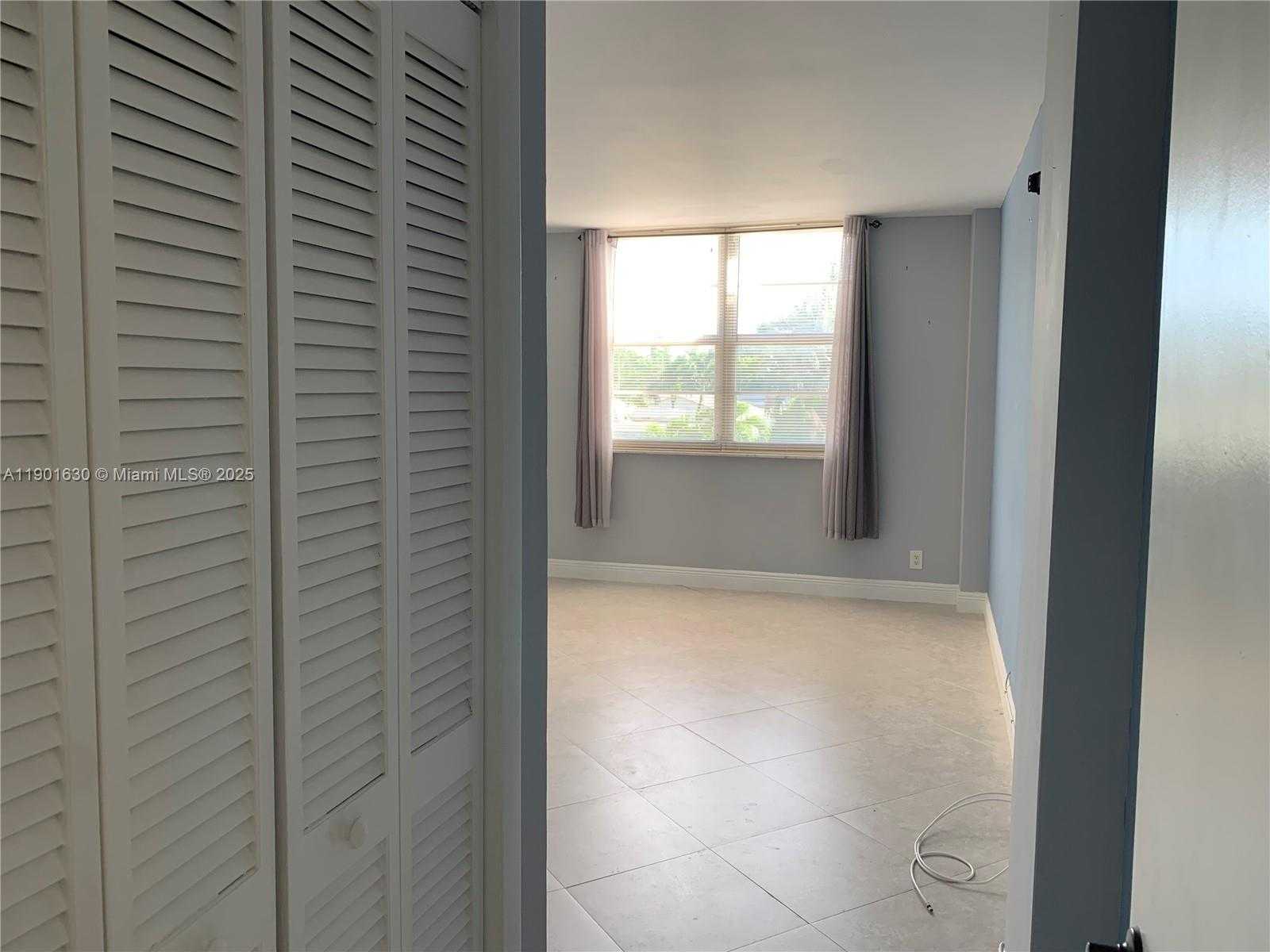 Small Image of 1455 NORTH TREASURE DR #2M, North Bay Village Number 11