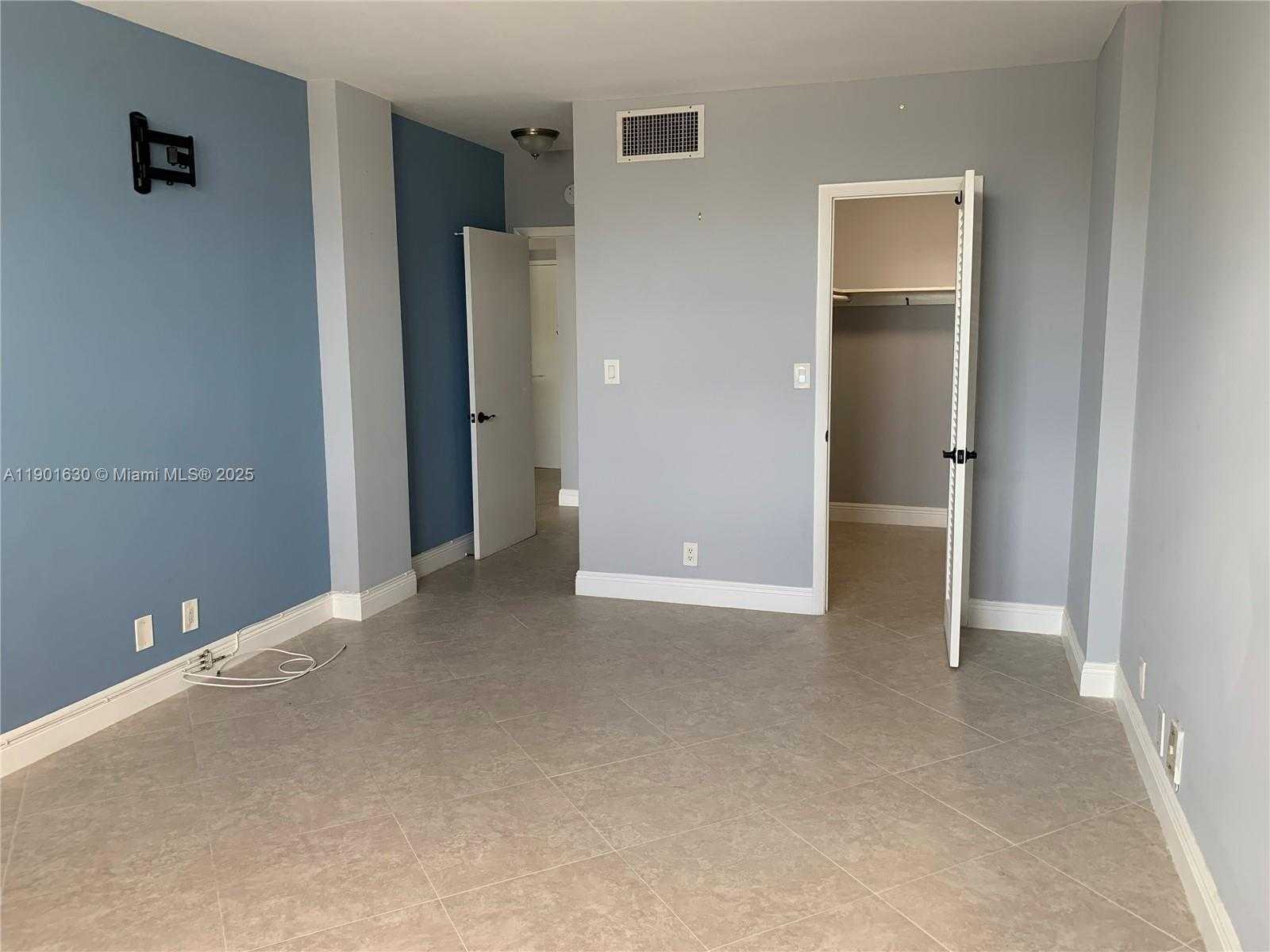 Small Image of 1455 NORTH TREASURE DR #2M, North Bay Village Number 13