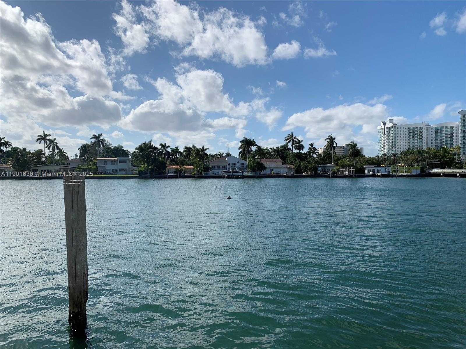 Small Image of 1455 NORTH TREASURE DR #2M, North Bay Village Number 20