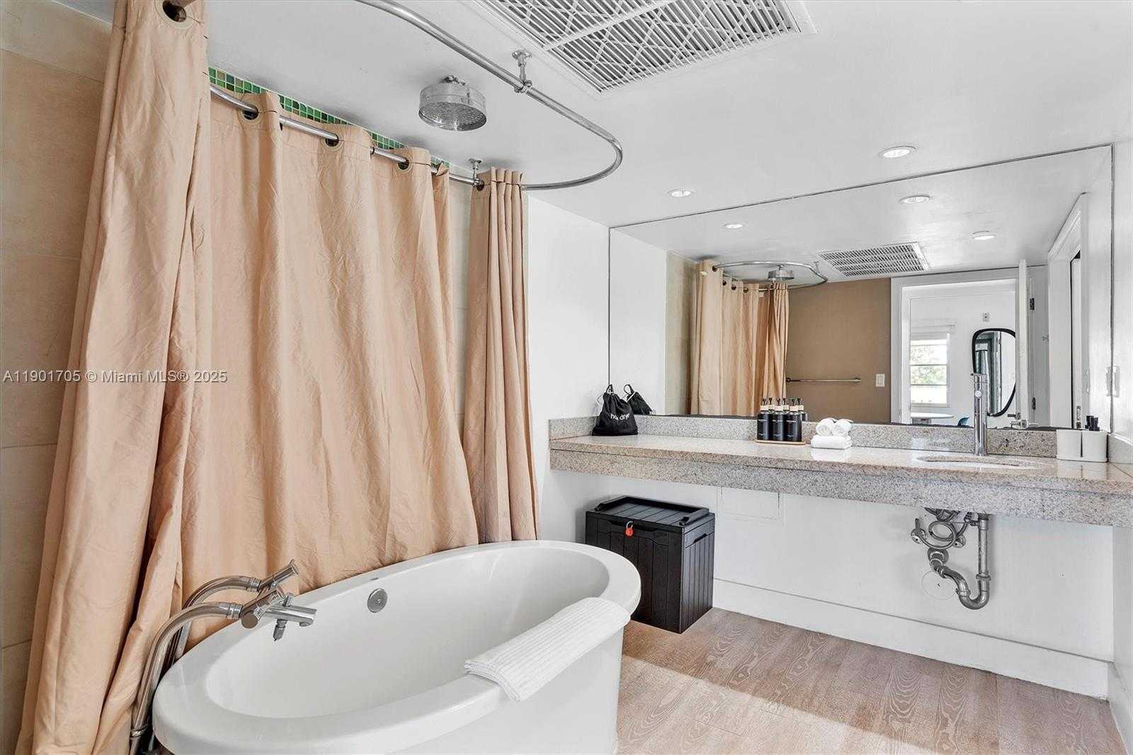 Small Image of 1024 OCEAN DR #A301, Miami Beach Number 21