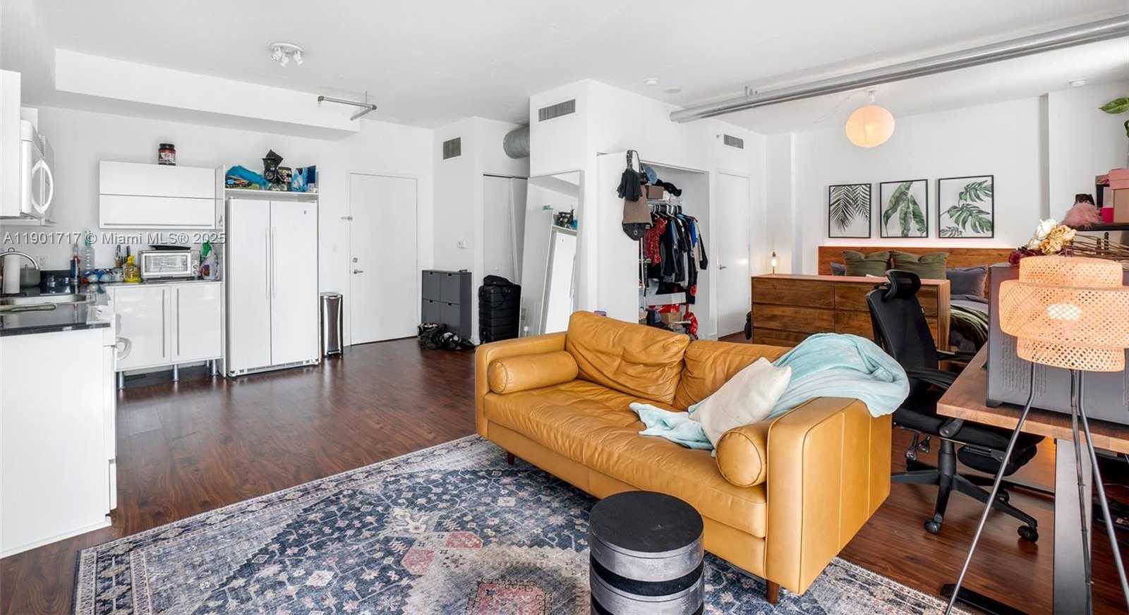 Small Image of 690 SOUTH WEST 1ST CT #2730, Miami Number 11