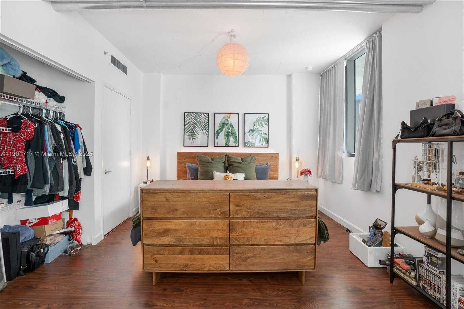 Small Image of 690 SOUTH WEST 1ST CT #2730, Miami Number 13