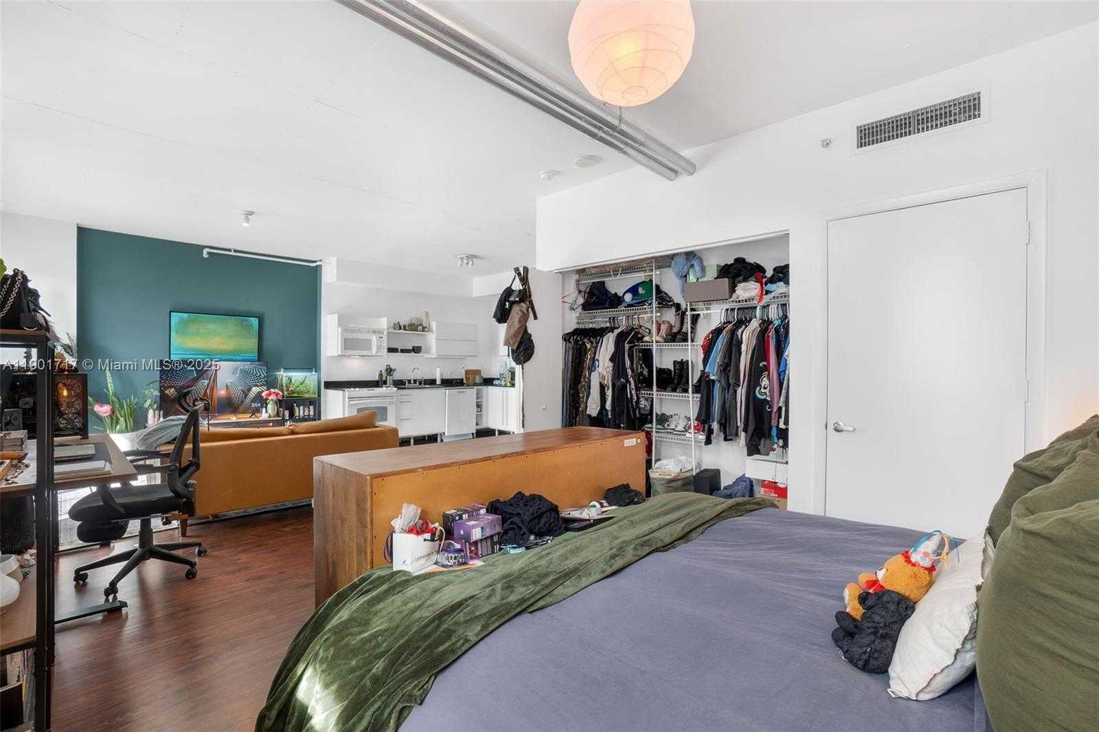 Small Image of 690 SOUTH WEST 1ST CT #2730, Miami Number 14