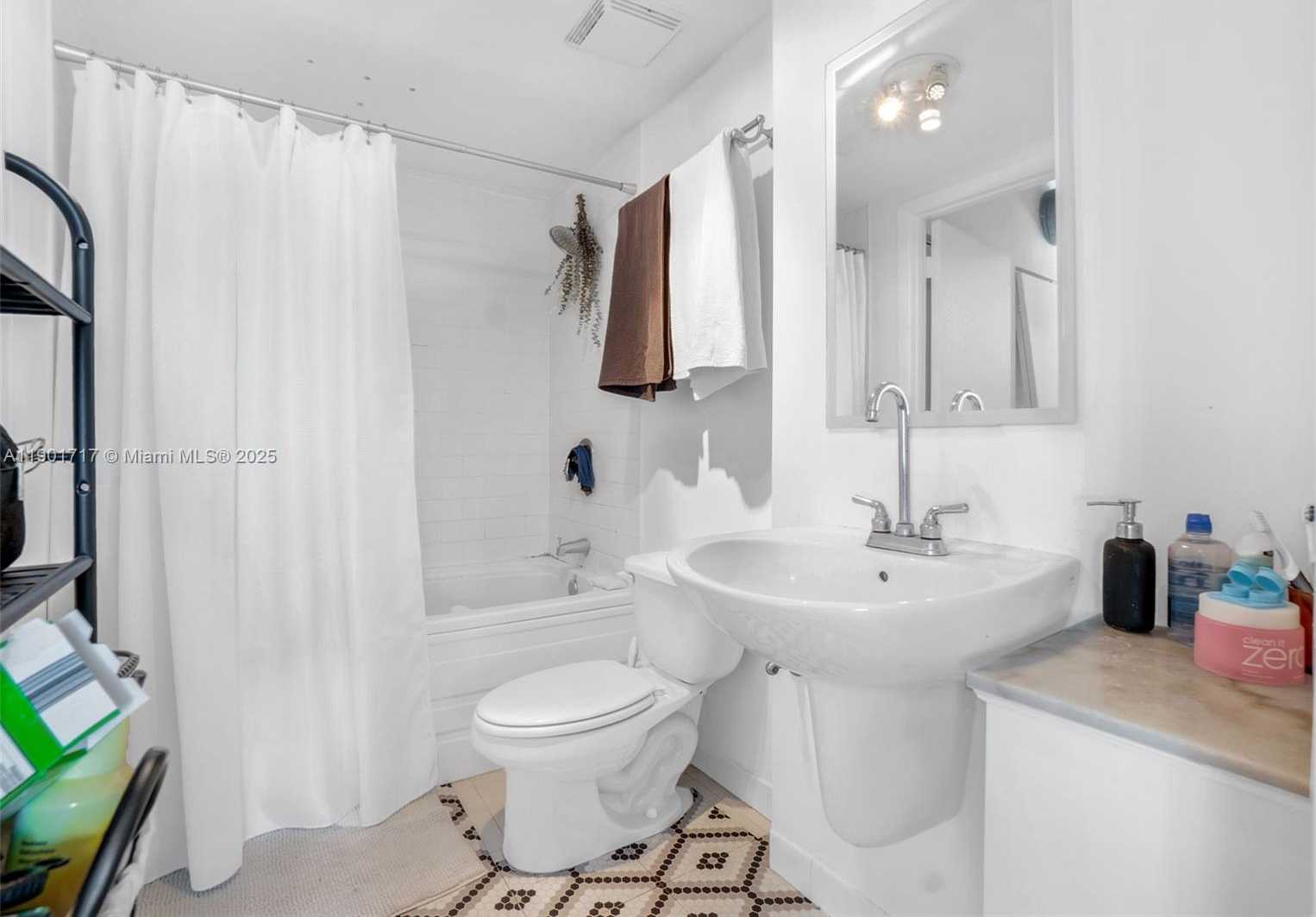 Small Image of 690 SOUTH WEST 1ST CT #2730, Miami Number 16