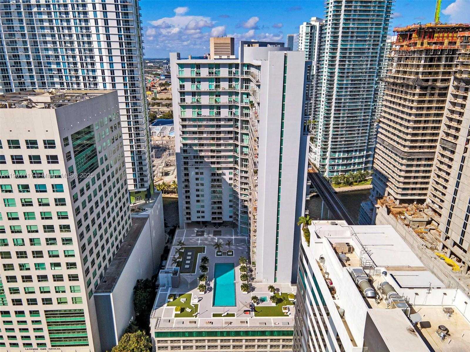 Small Image of 690 SOUTH WEST 1ST CT #2730, Miami Number 21
