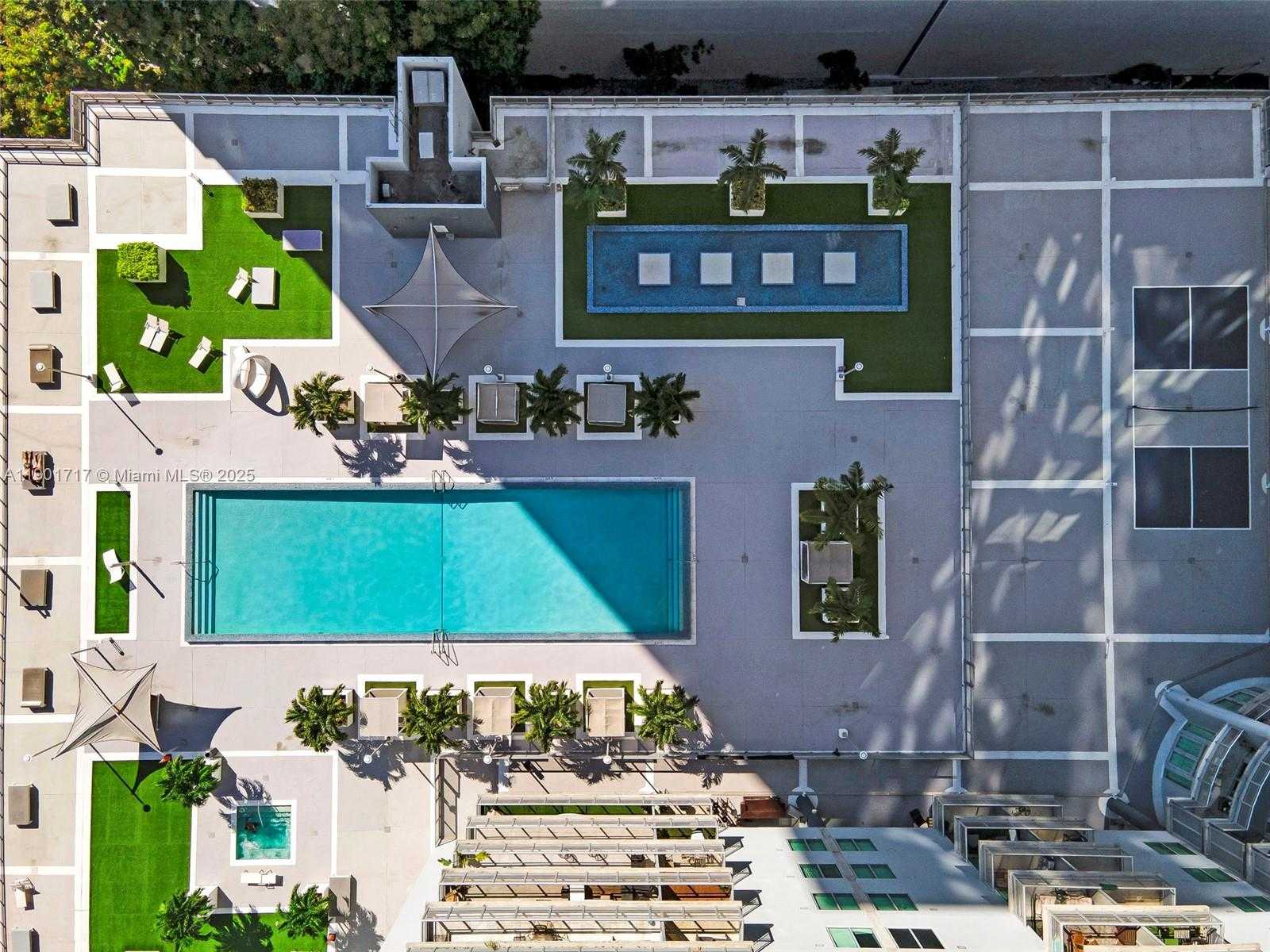 Small Image of 690 SOUTH WEST 1ST CT #2730, Miami Number 22