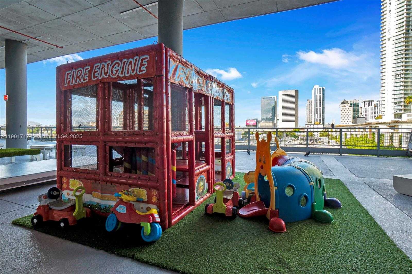 Small Image of 690 SOUTH WEST 1ST CT #2730, Miami Number 26