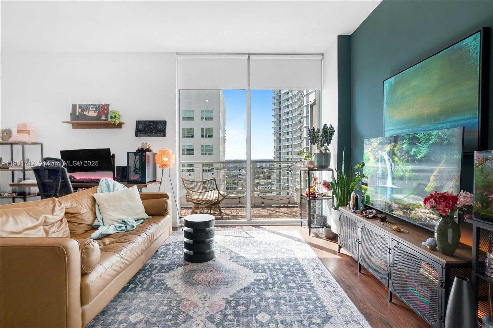 Small Image of 690 SOUTH WEST 1ST CT #2730, Miami Number 4