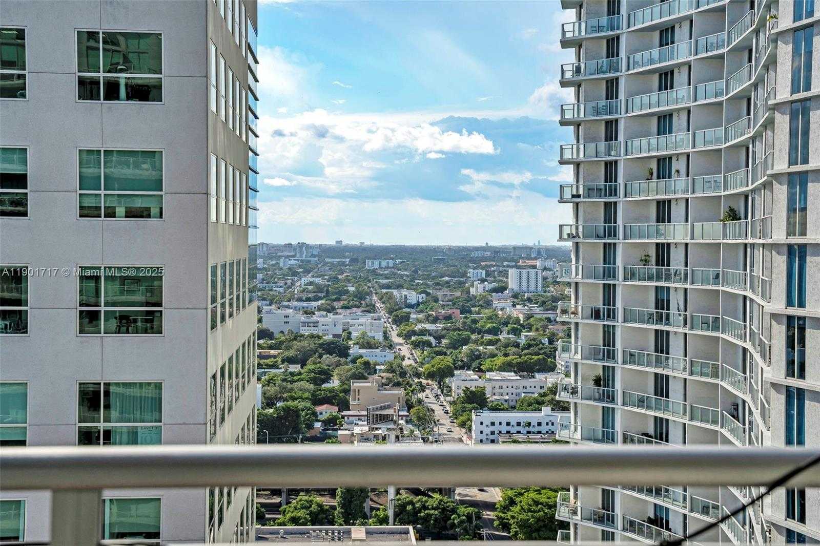 Small Image of 690 SOUTH WEST 1ST CT #2730, Miami Number 5